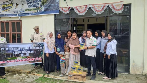 Ibu Hamil di Sekoci dan Sei Tualang Dapat Bantuan Susu