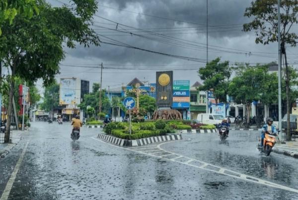 BMKG Prediksi Musim Hujan di Bojonegoro Mundur hingga 30 Hari, Puncaknya Februari 2027