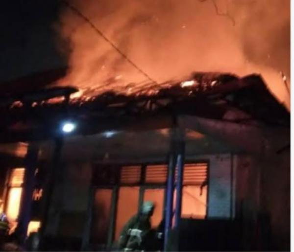 Satu Rumah di Grogol Cilegon Hangus Terbakar, Korsleting Listrik Diduga Jadi Penyebab