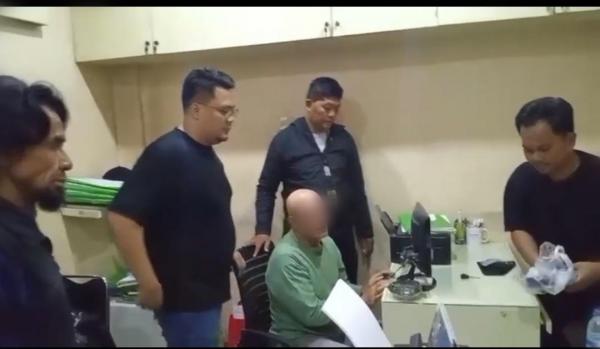 Gegara Cekcok Wanita di Parkiran, Pria 56 Tahun Roboh dan Tewas Ditikam