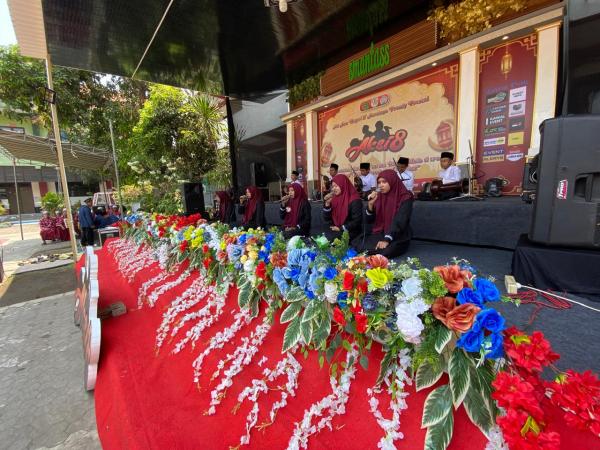 Aksi 8 SMA Negeri 17 Surabaya Meriah, 500 Pelajar Adu Bakat Seni Islam