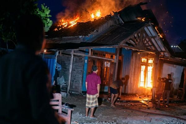 Rumah Petani di Dander Bojonegoro Dilalap Api Dini Hari, 2 Orang Alami Luka Bakar