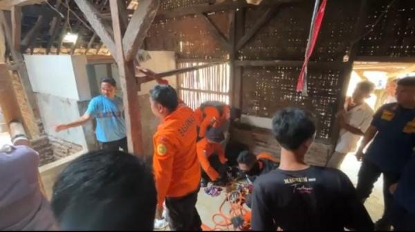 Basarnas Kerahkan Tim Sar Evakuasi Warga Tertimbun Longsor Sumur di Lebak ‎