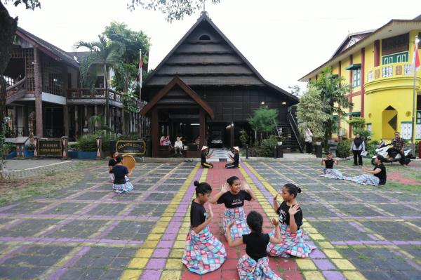 Kisah Legenda La Salaga dan Keris Manurung Kerajaan Mamuju Bakal Pentas di TMII