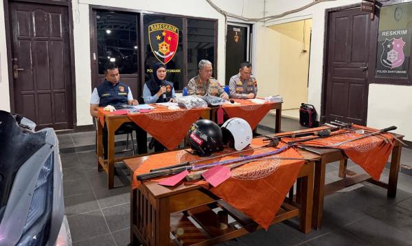 Tawuran Remaja di Banyumanik Tewaskan Seorang Anak, Polisi Sita 6 Klewang hingga Busur Panah