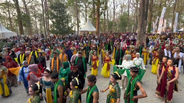 1.000 Penari Tayub Guncang Goa Terawang Blora di Event Blora Culture Festival 2026