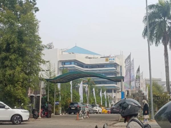 Blackout di Batam, Warga Kesulitan Bekerja dan Sinyal HP Hilang