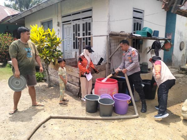 Dampak Kemarau Panjang, Warga Gunung Sari Pasangkayu Dibantu Pasokan Air Bersih