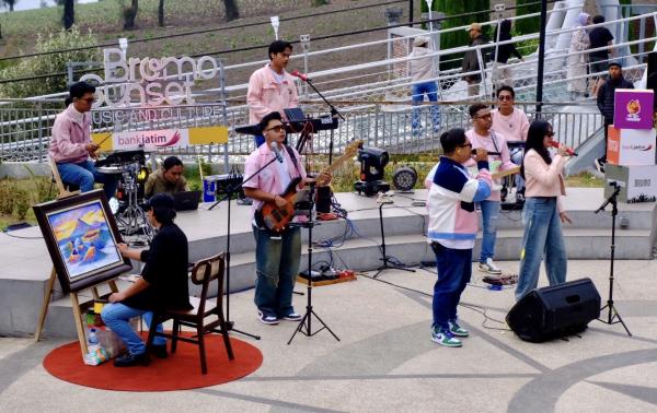 Bromo Sunset Music and Culture Padukan Musik, Tari Tradisional, dan Live Painting