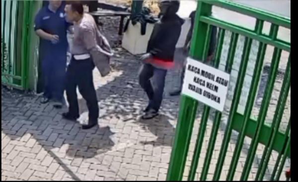 CCTV Perselisihan Pria Berseragam Polisi dan Warga di Kraksaan Viral di Medsos