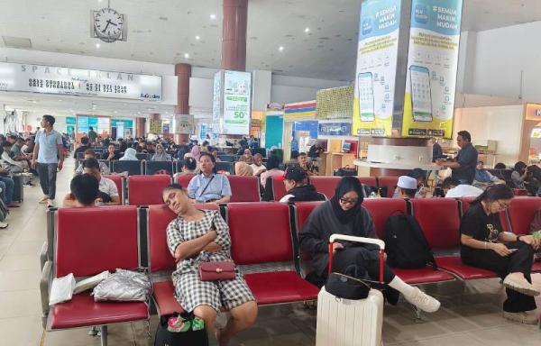 Kabut , 12 Penerbangan di Pekanbaru Terganggu