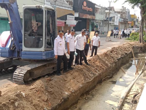 Habiskan Rp2,5 Miliar, Proyek Trotoar dan Saluran Air di Tulungagung Ditarget Rampung Akhir Tahun