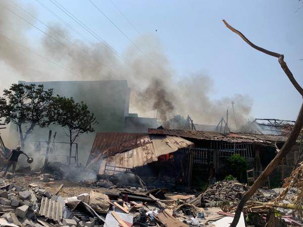 Kebakaran di Kondangjaya Karawang, Bengkel Las dan Rumah Ludes Dilalap Api