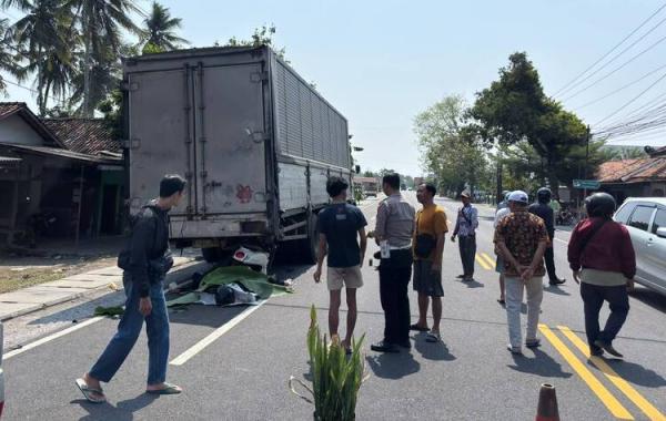 Kecelakaan Maut di Kulonprogo, Pasutri Tewas Tabrak Truk Parkir