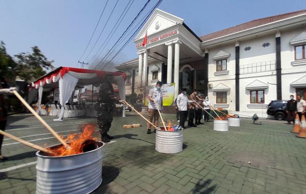 54 Perkara Inkracht, Kejari Sukoharjo Musnahkan Sabu hingga Timbangan Digital