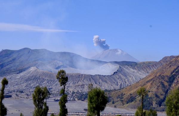 Cuaca Gunung Bromo Cerah, Semeru Masih Siaga, Gelombang Laut Capai 2,3 Meter
