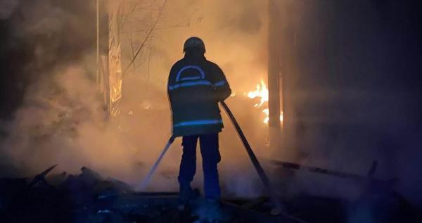 Gudang Rosok di Brangsong Terbakar Dini Hari, Pemilik Baru Tahu Enam Jam Kemudian