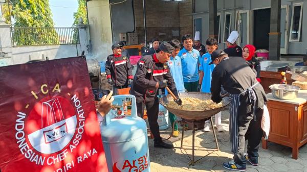 Peringati Hari Pelajar Sedunia, SMK Kartanegara Kediri dan ICA Masak Besar 2.500 Porsi