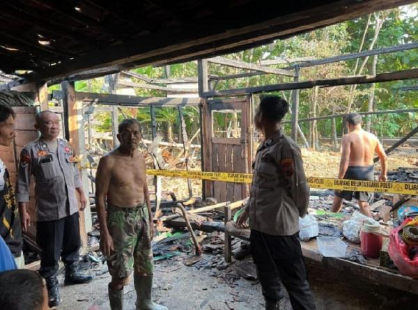 Diduga Akibat Korsleting Listrik, Rumah Milik Seorang Lansia di Kradenan Rusak Dilalap Api
