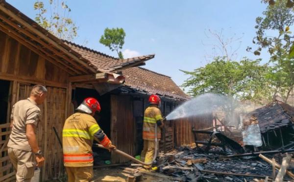 Rumah di Ngasem Bojonegoro Terbakar, Kandang dan Peralatan Dapur Ludes