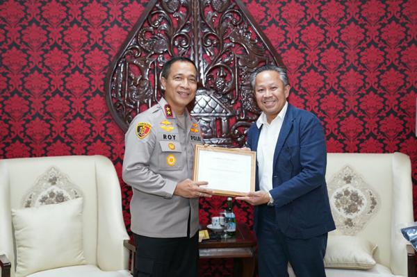 Berhasil Ungkap Penipuan Siber Lintas Negara, Ditressiber Polda Jateng Diganjar Penghargaan FBI