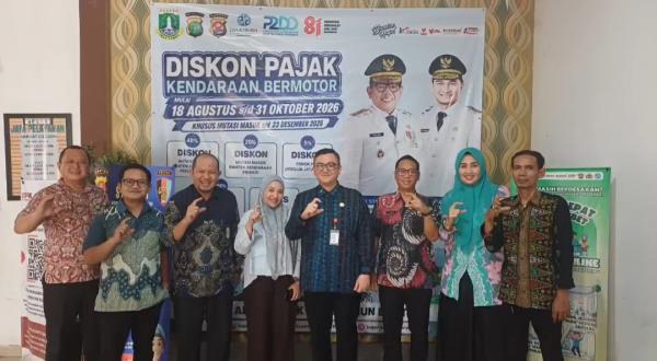 Kepala Bapenda Banten Tinjau Samsat Cilegon, Minta Pelayanan Pajak Kendaraan Ditingkatkan