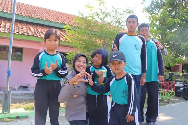 Dekat dengan Anak Disabilitas, Kapolres Kendal Perkuat Komunikasi dengan Dunia Pendidikan