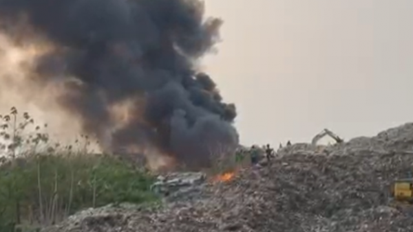 Mitigasi DLH Tangsel Cegah Api Merembet ke Timbunan Sampah TPA Cipeucang