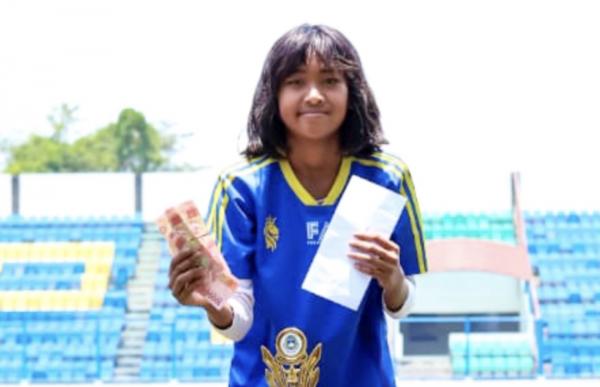 Baru Gabung Akademi Arema Putri, Kaesa Fairuz Suseno Langsung Borong Empat Gelar