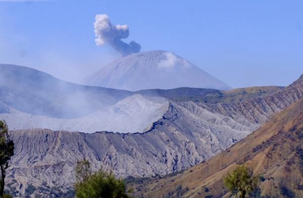 Gunung Semeru Erupsi Lagi, Cuaca Gunung di Jatim Berpotensi Hujan Sore Hari