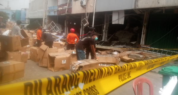 Dua Ruko Jadi Pusat Ledakan, Warga Ungkap Fungsi Gudang Pemasok MBG di Pasar Cimanggis Tangsel