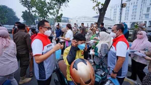 Medan Diselimuti Kabut Asap, Pertamina Bagikan 2.200 Masker Gratis