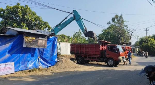 Rumah Berimpitan dengan Sungai, Normalisasi di Kendal Tak Bisa Maksimal