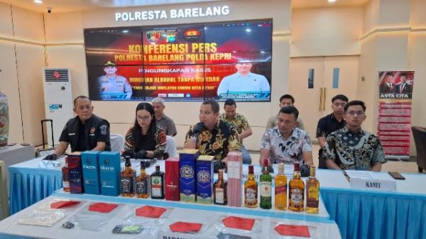 Polisi Bongkar Gudang Miras Ilegal di Batam, 7.722 Botol Disita