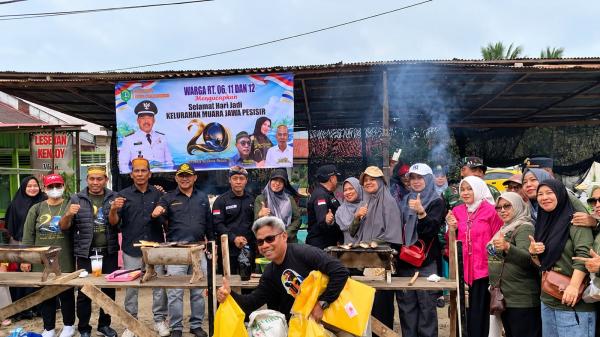 Bakar Ikan Sepanjang 3 Kilometer, Ribuan Warga Meriahkan HUT ke-20 Muara Jawa Pesisir
