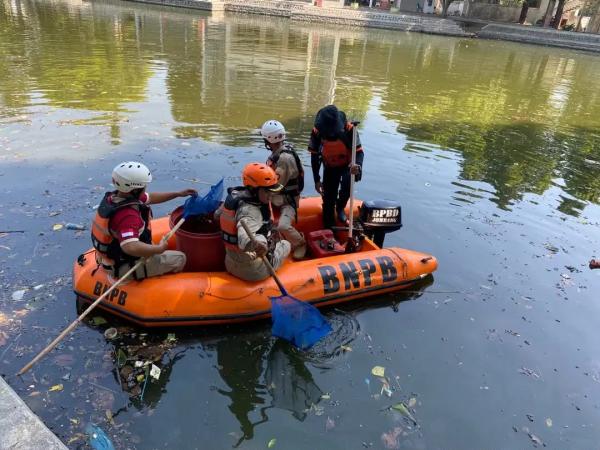 Dorong Kepedulian Lingkungan, Gerindra Jombang Gotong Royong Bersih-Bersih di Tirta Wisata