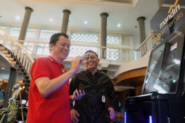 Inovasi Baru! Sekarang Nabung Emas Digital Bisa Dicairkan Jadi Logam Mulia Lewat Mesin ATM