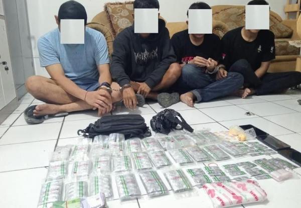 BNNK Karawang Sita 5.555 Butir Obat Keras, 5 Orang Ditangkap