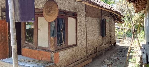 Dinding Rusak dan Kerap Kebanjiran, Pasutri Lansia di Sindangbarang Berharap Bantuan
