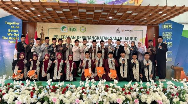 Sekjen Pesantren Kemenag RI Lepas Keberangkatan  Santri Garut Ke Universitas Al-Azhar Mesir