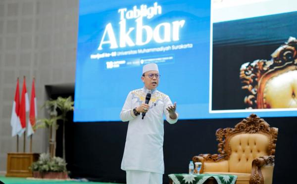 Das’ad Latif Ingatkan Bahaya Internet bagi Akidah Generasi Muda