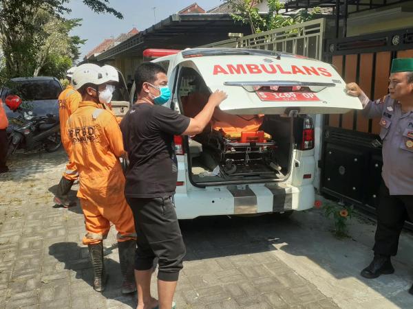 Lansia Tewas di Sofa Rumah, Lingkungan Perum Dash Land I Plandi Jombang Geger