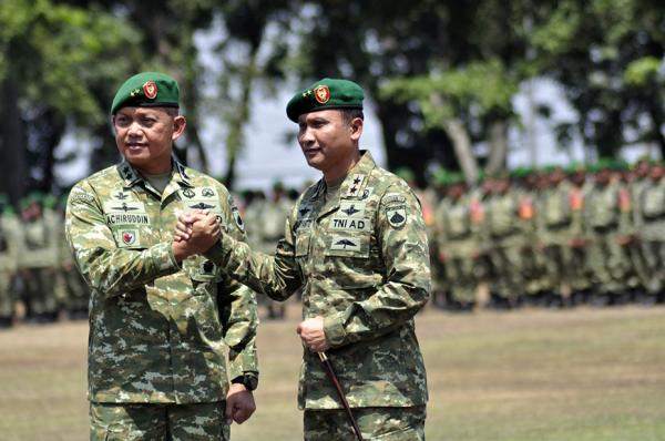 Resmi Sertijab, Mayjen Achiruddin Serahkan Satuan Kodam IV Diponegoro ke Mayjen Sudaryanto