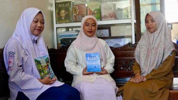 Tak Sekadar Mengaji, Dua Santri Temanggung Ini Terbitkan Buku Inspiratif