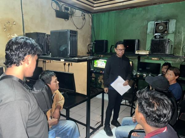 Warnet di Semarang Barat Digerebek, 7 Orang Diamankan karena Judi Online