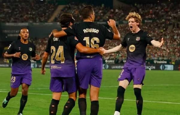Rekor 57 Tahun Real Madrid Disamai Barcelona, Hansi Flick Catat Sejarah!