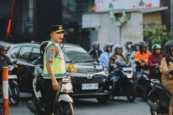 Kapolda Jatim Pantau Pengaturan Lalu Lintas di Sejumlah Titik Surabaya