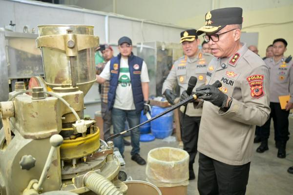 Pabrik Tramadol Ilegal di Bandung Digerebek, Sahroni: Cari Sumber Bahan Bakunya Sampai Ketemu!