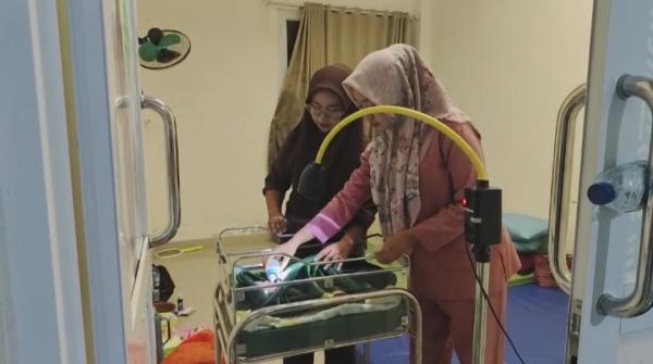Geger! Bayi Baru Lahir Ditemukan dalam Kantong Kresek di Semak-Semak Pesisir Pantai Pandeglang