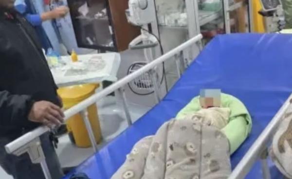 Bayi Perempuan Ditemukan Tengkurap dalam Kardus Mi Instan di Kota Malang